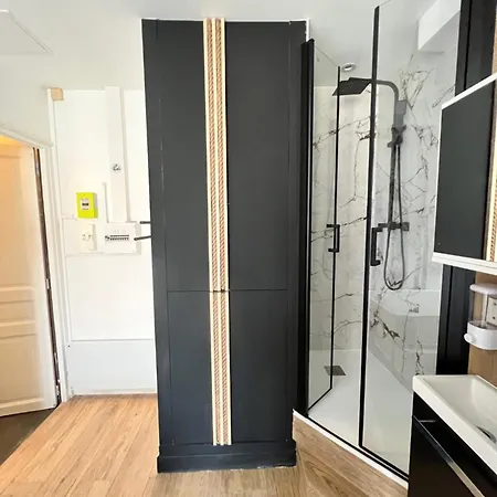 Batignolles, Montmartre 12m2 , Metro 13 Et 14 *