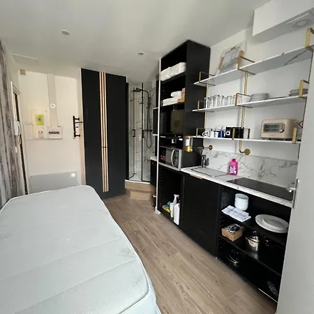 Apartmán Batignolles, Montmartre 12m2 , Metro 13 Et 14 *