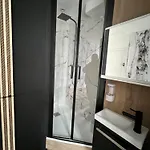 Batignolles, Montmartre 12m2 , Metro 13 Et 14 Paris