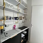 Batignolles, Montmartre 12m2 , Metro 13 Et 14