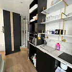Batignolles, Montmartre 12m2 , Metro 13 Et 14 Paris