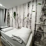 Batignolles, Montmartre 12m2 , Metro 13 Et 14 *