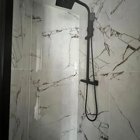 Batignolles, Montmartre 12m2 , Metro 13 Et 14 Paříž