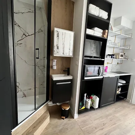 Batignolles, Montmartre 12m2 , Metro 13 Et 14 * Párizs