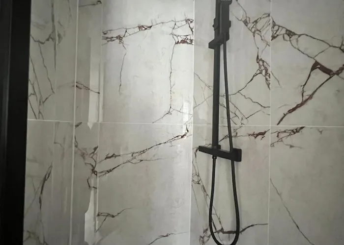 Batignolles, Montmartre 12m2 , Metro 13 Et 14 Paříž