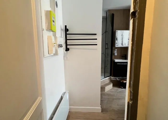 Batignolles, Montmartre 12m2 , Metro 13 Et 14 Paříž