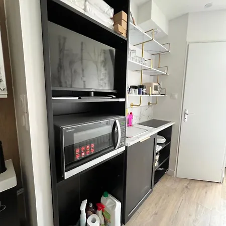 Appartement Batignolles, Montmartre 12m2 , Metro 13 Et 14 *