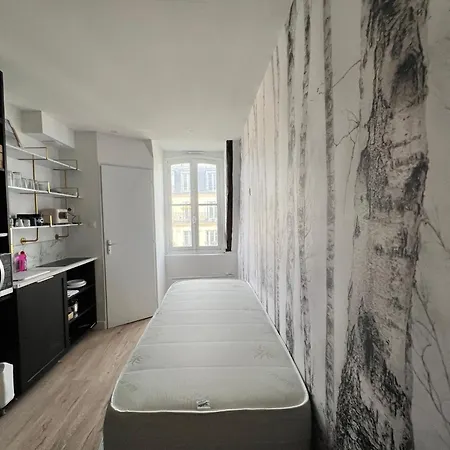 Batignolles, Montmartre 12m2 , Metro 13 Et 14 Appartement Paris