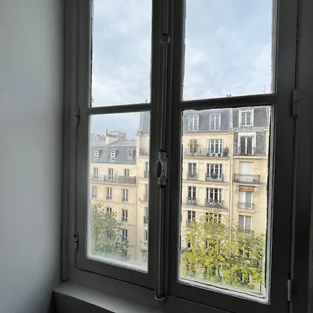 Batignolles, Montmartre 12m2 , Metro 13 Et 14 Paris