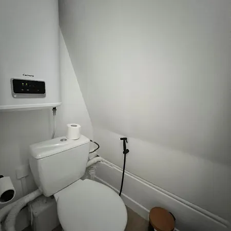 Batignolles, Montmartre 12m2 , Metro 13 Et 14 * Paris