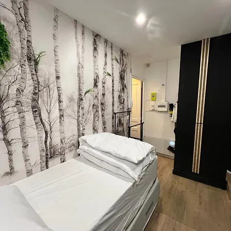 Appartement Batignolles, Montmartre 12m2 , Metro 13 Et 14 Paris